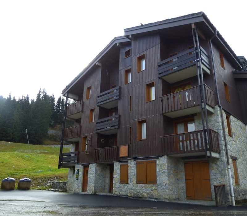 Départ & retour skis aux pieds